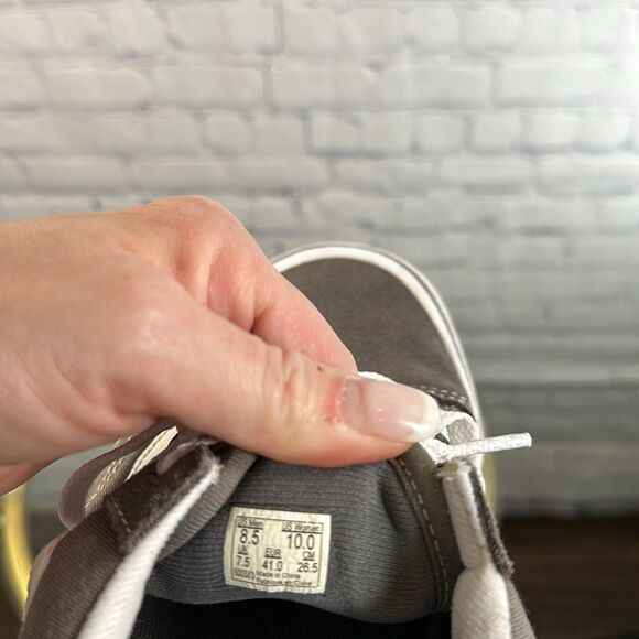 ✨ Gray and White Vans - Men’s Size 8.5, Women’s Size 10 - Picture 6 of 6